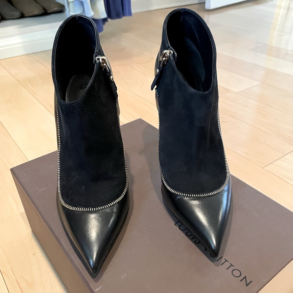 AUTHENTIC * LOUIS VUITTON Booties Size 37